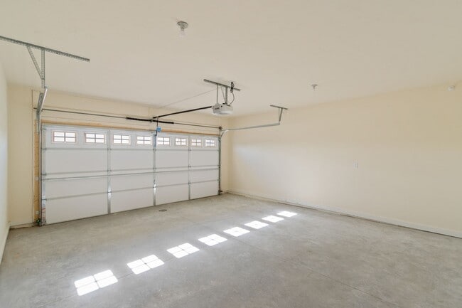 Building Photo - 544