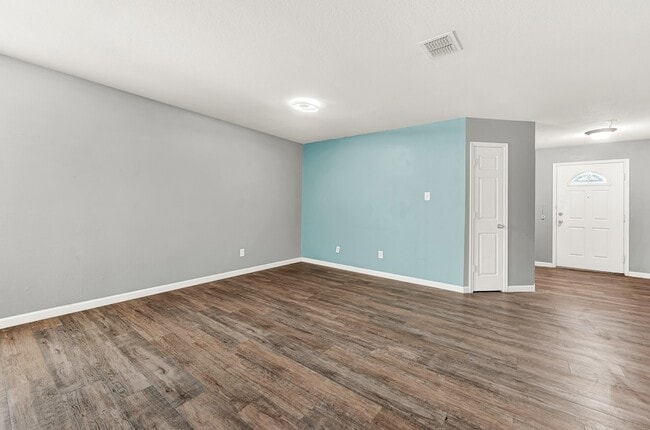 Building Photo - 4613 Mountain Oak St