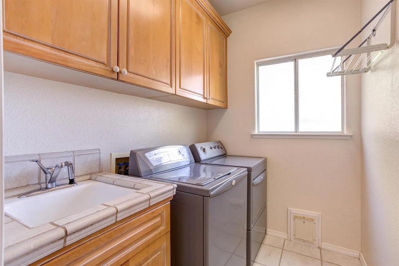 Building Photo - 872 E Green Acres Dr