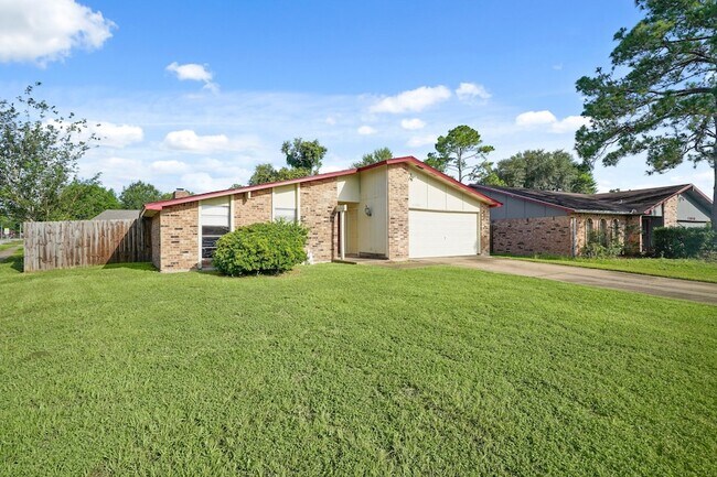 Building Photo - 15822 Danford Dr