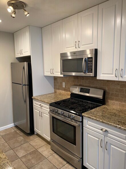 Building Photo - 20 Hillside Terrace