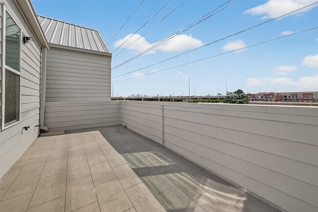 Building Photo - 5919 E Post Oak Ln