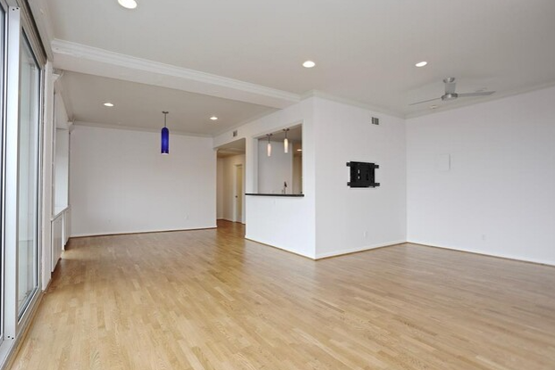 Building Photo - 3600 Montrose-3106