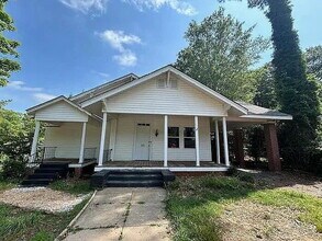 Building Photo - "Charming 3-Bed, 2-Bath Oasis in Anderson – Your Perfect Retreat Awaits!"