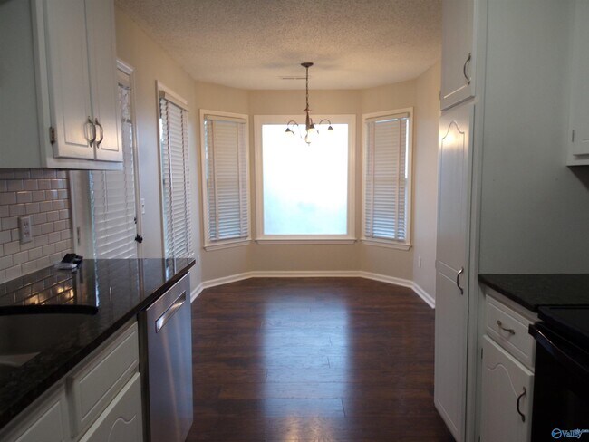 Building Photo - 100 Tess Cir