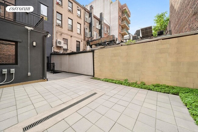 Building Photo - 317 W 51st St