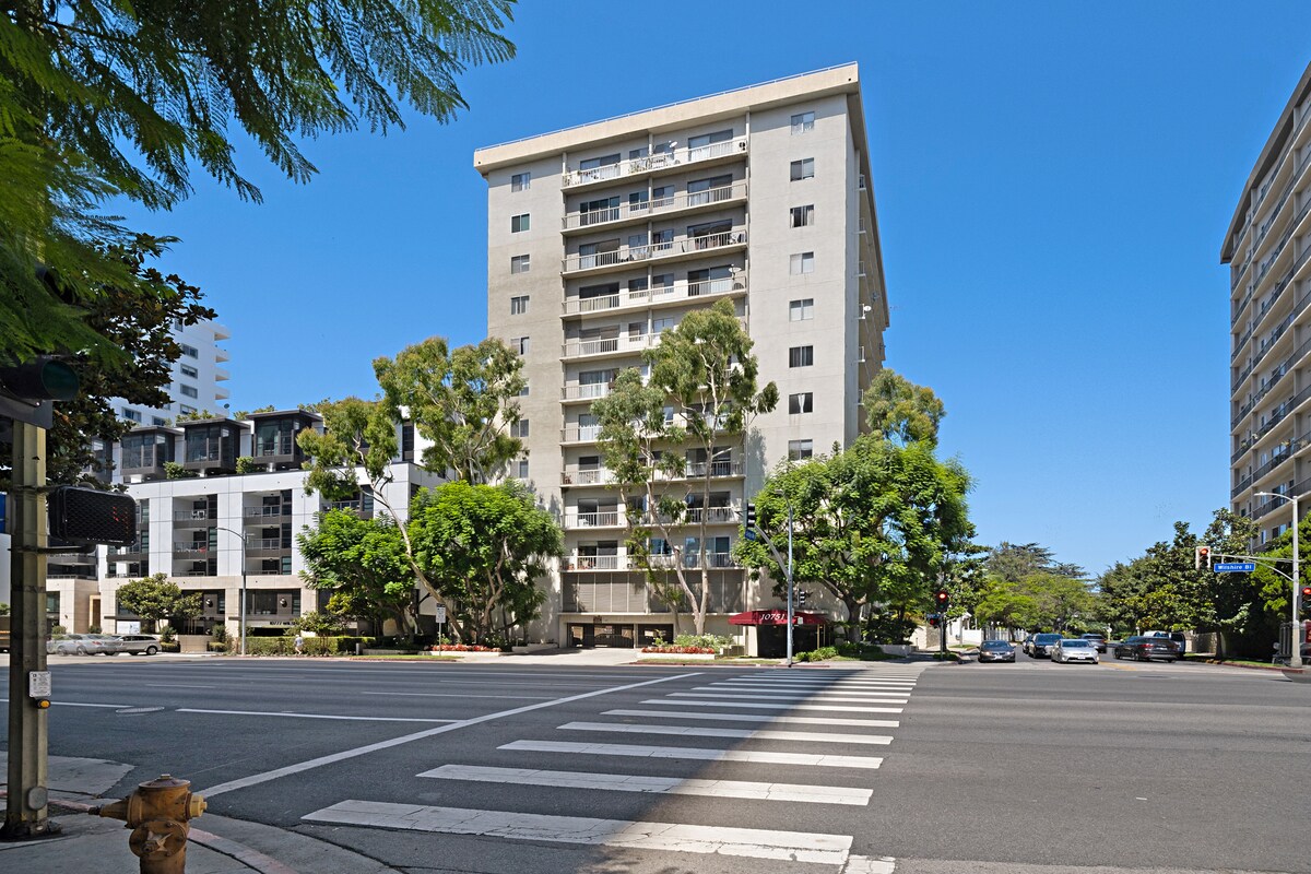 Building Photo - 10751 Wilshire Blvd