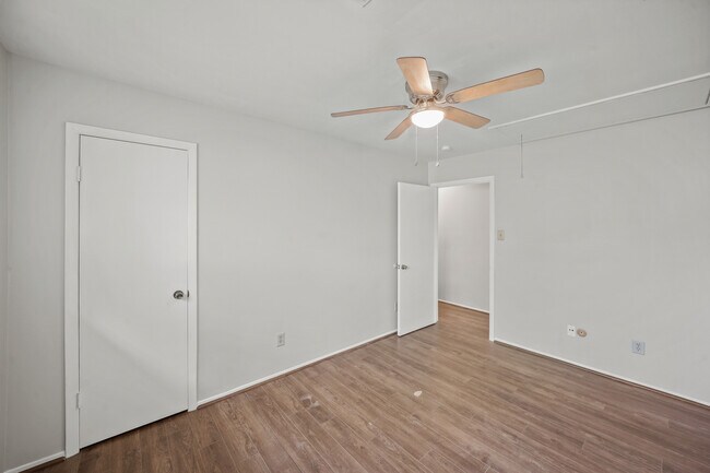 Building Photo - 10814 Sugar Hill Dr