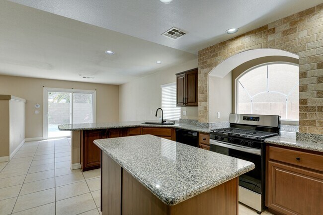 Building Photo - 4-Bedroom Home with Heated Pool & Spa