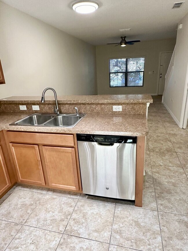 Building Photo - 1121 Trillium Park Ln