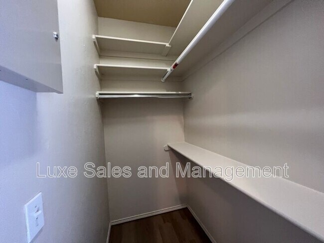 Building Photo - 509 SW 124th Pl