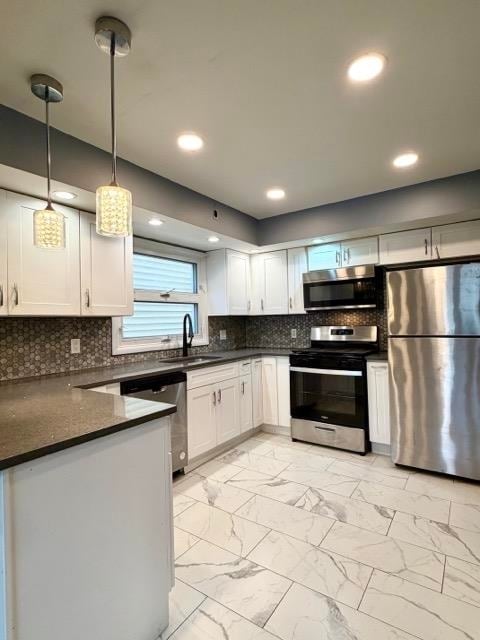 Building Photo - 182 W 32nd St