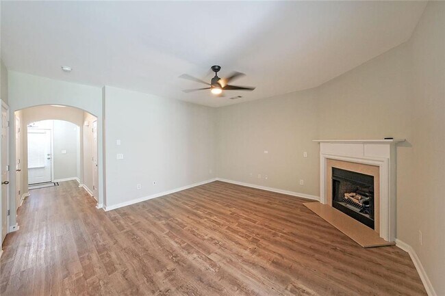 Building Photo - 2062 Lakeshore Overlook Dr