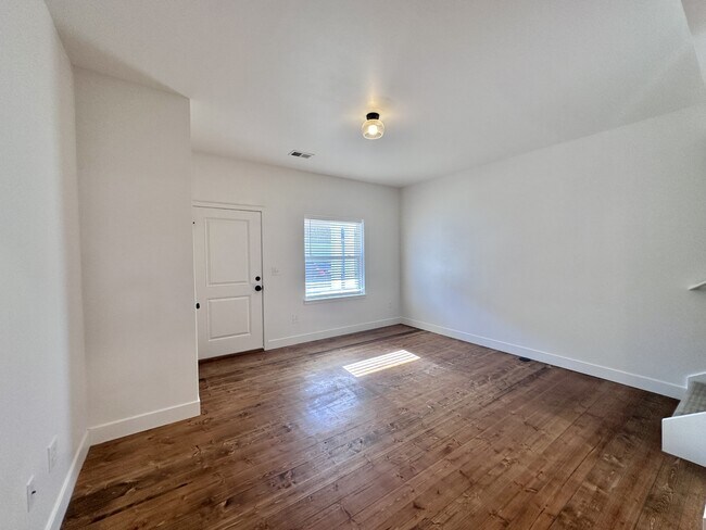 Building Photo - 4004 Blue Pine Ln