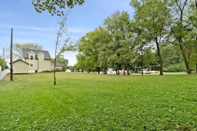 Building Photo - 206 E St