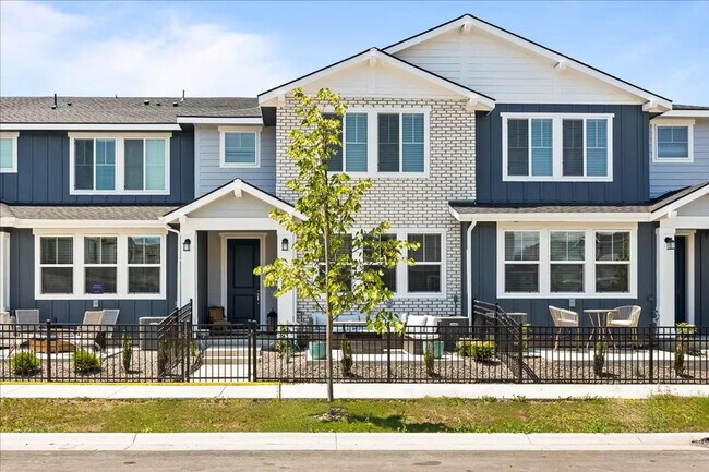 Building Photo - 187 N Nursery Ave
