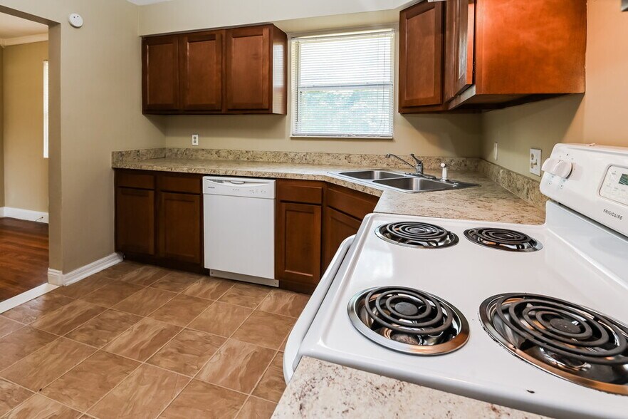 Building Photo - 2615 Ligustrum Rd