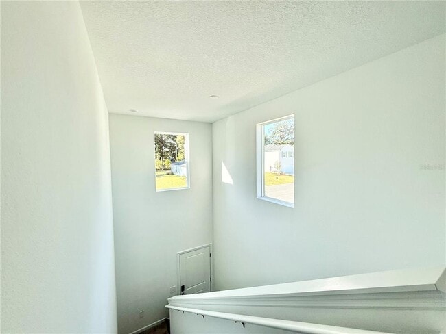 Building Photo - 3783 NE 30th Ter