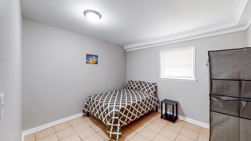 Building Photo - 3661 Glen Mora Dr