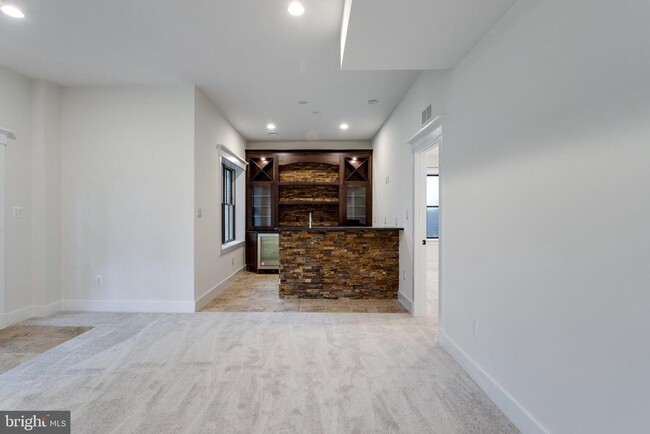Building Photo - 5615 McLean Dr