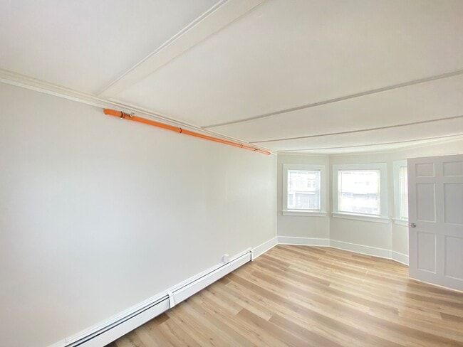 Building Photo - 125 N Main St