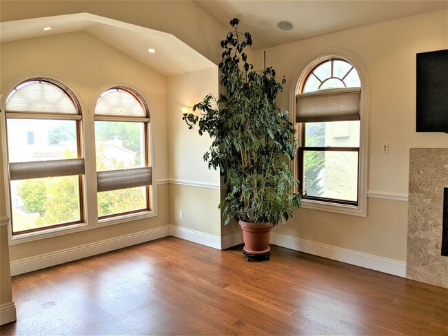 Building Photo - 2912 21st Ave