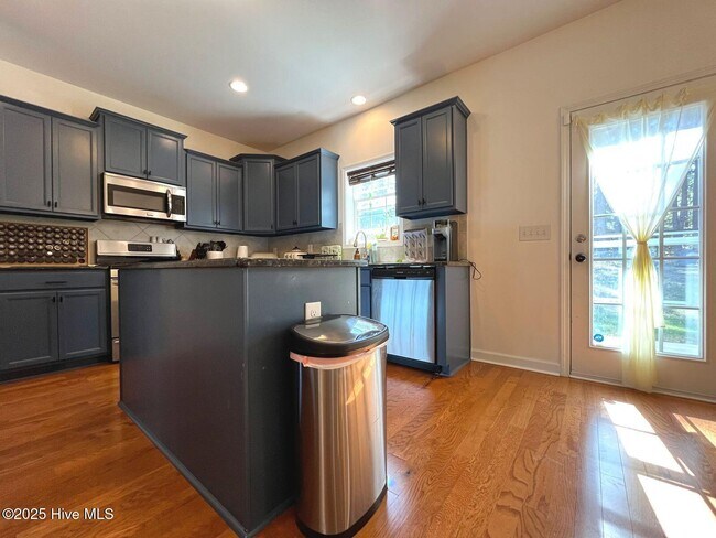 Building Photo - 1105 Whitney Dr