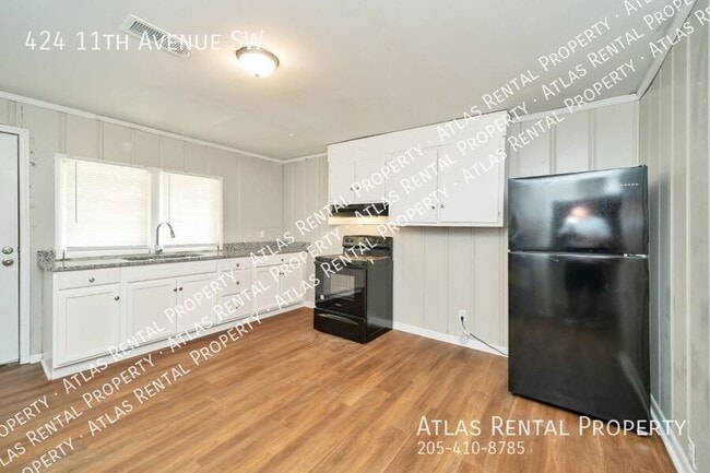 Building Photo - 424 11th Ave SW