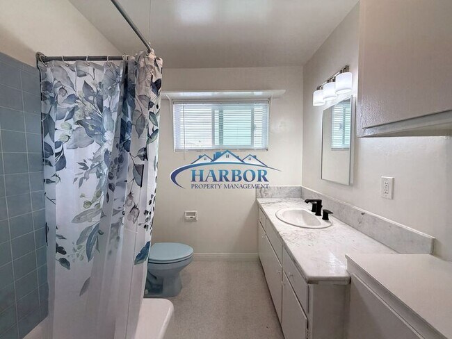 Building Photo - 213 W Manchester Blvd