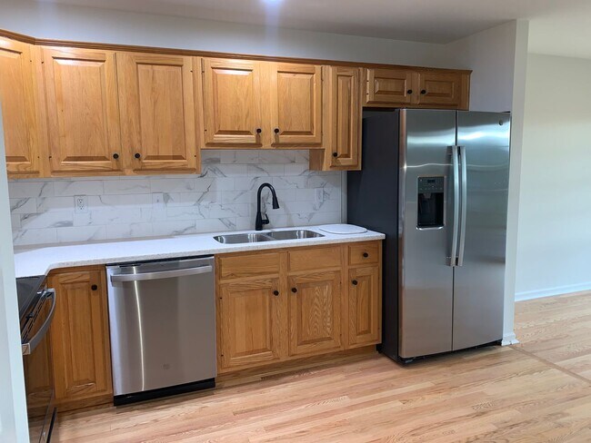 Building Photo - Don't Miss Out On This New Cumberland Town-Home For Rent, 3 Stories/3 Bedrooms/2.5 Bathroom In We...