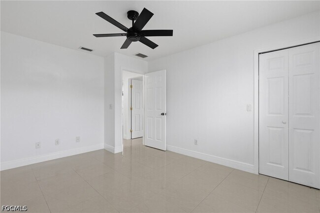 Building Photo - 3016 NW 6th Pl