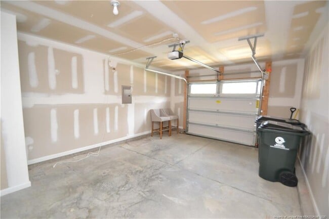 Building Photo - 1405 Luxor Dr