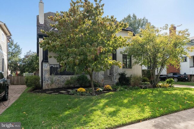 Building Photo - 200 Summers Dr