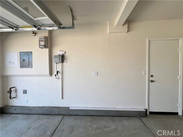 Building Photo - 2429 Ellendale Dr