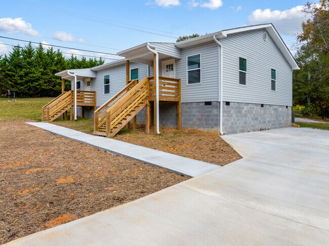 Building Photo - 6900 Seaver Dr NW
