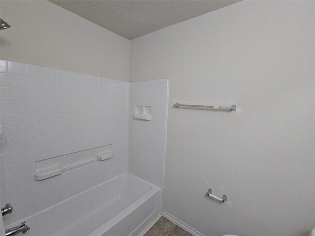 Building Photo - 810 Lightningbug Ln
