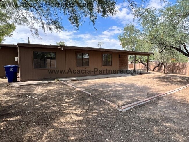 Building Photo - Four Bedroom Home Located in East Tucson Neighborhood