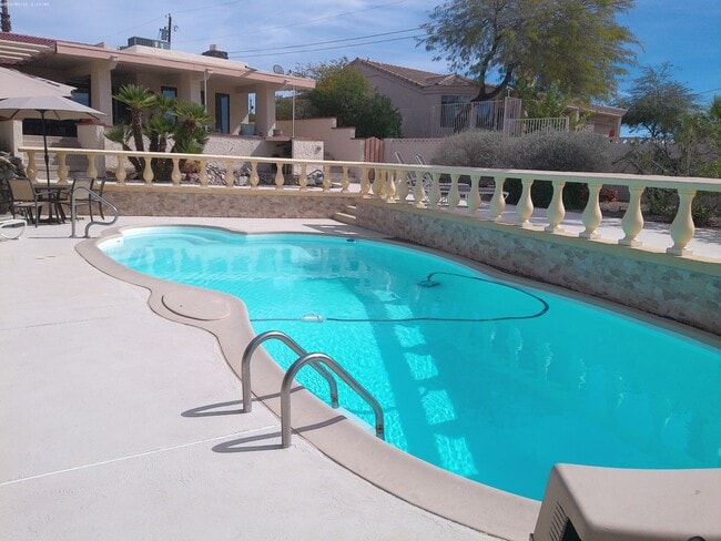 Building Photo - Entertainers Delight Beautiful Pool home Available May 12 to Sept 15, 2026