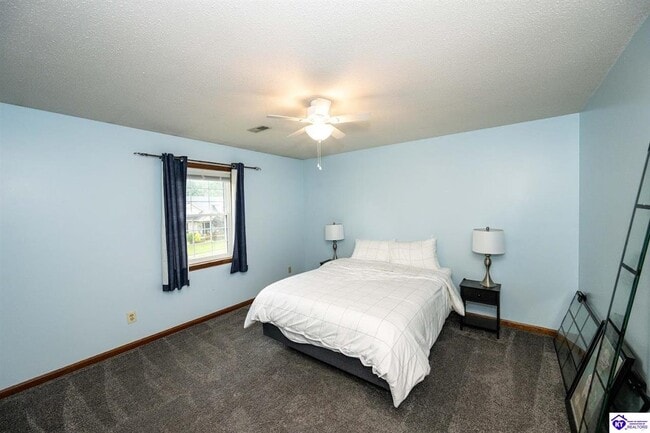 Building Photo - 1813 Lakewood Dr