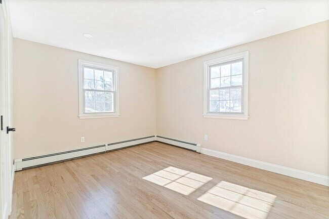 Building Photo - 21 Hodgkins Dr