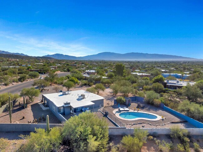 Building Photo - 6240 E River Rd