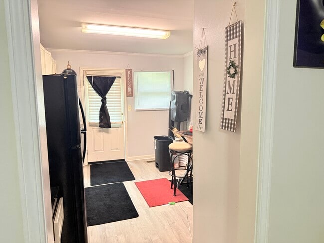 Building Photo - 1147 Alexander St