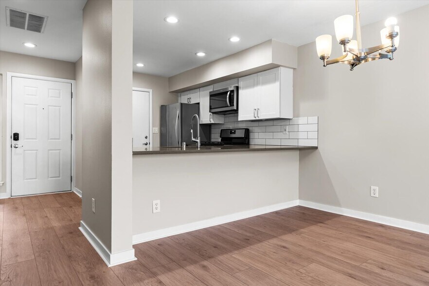 Building Photo - 501 23rd Ave S