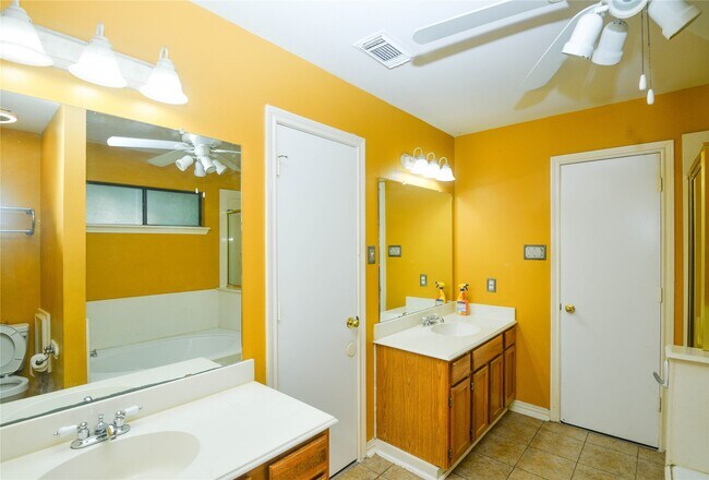 Building Photo - 17902 Autumn Hills Dr