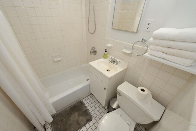 Building Photo - 120 E 40th St