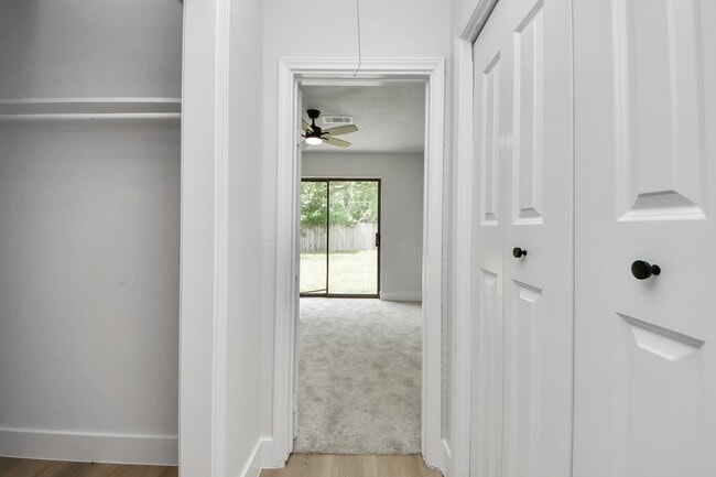 Building Photo - 7427 Willow Oak Dr