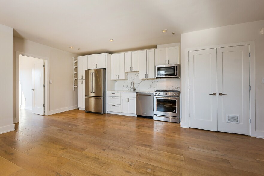 Building Photo - 5110 Fort Totten Dr NE