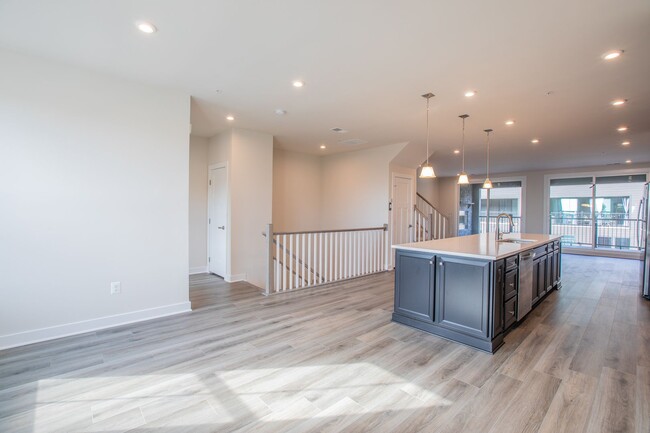 Building Photo - Stunning 3 BR/2.5 BA Townhome in Laurel!