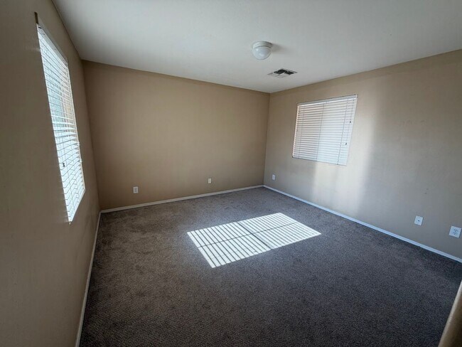 Building Photo - Beautiful Home for Rent in Phoenix! **NEW CARPET**