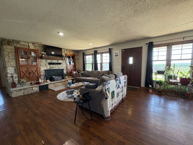 Building Photo - 3+ Bedroom with Basement in Nelson's Ridge